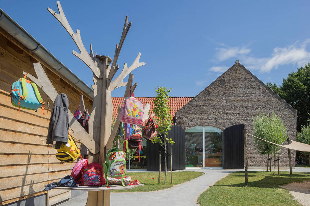 Hoeve Heisterhof Roermond, Architectenbureau beckers: modern door Architectenbureau beckers, Modern