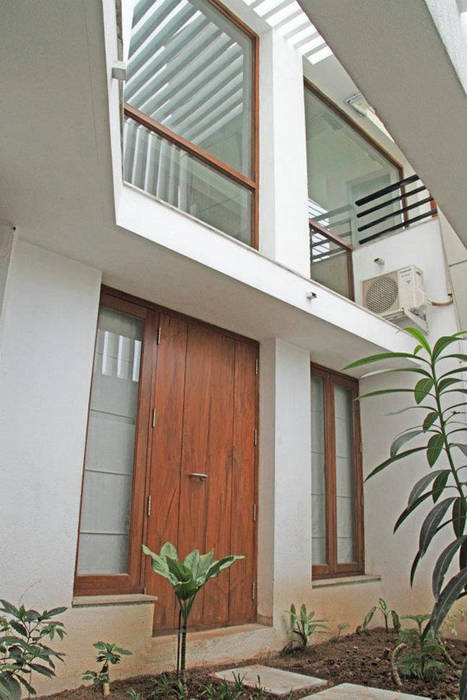 3G HOUSE – UMA SURESH, Muraliarchitects Muraliarchitects Modern windows & doors