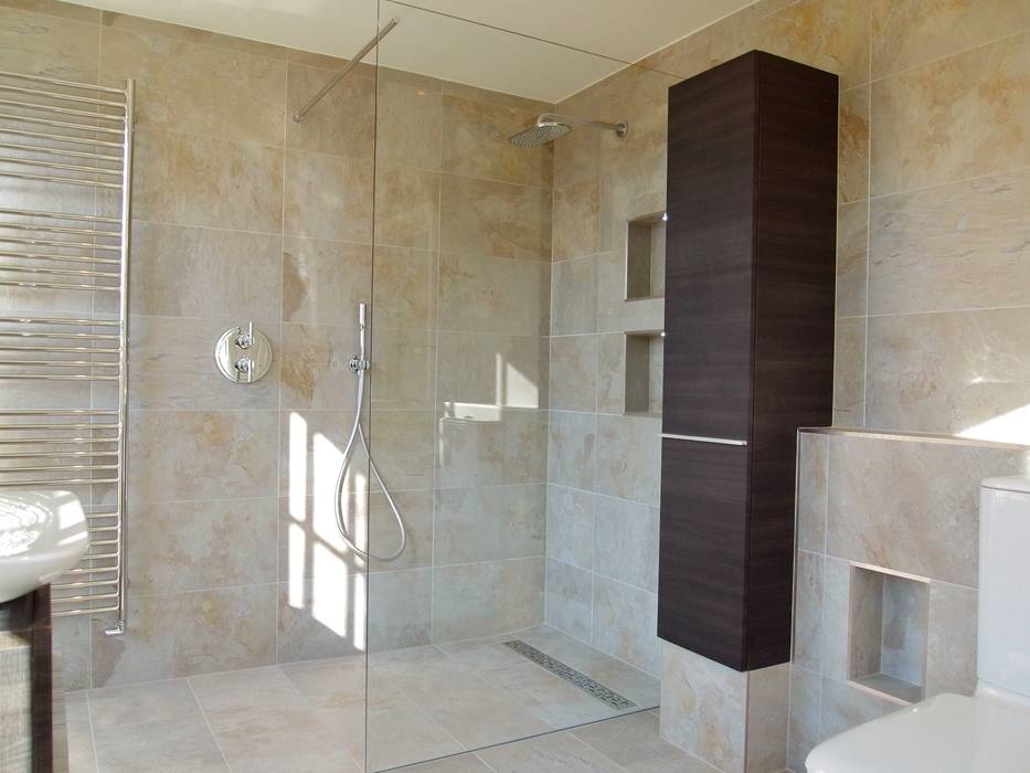 homify Classic style bathroom