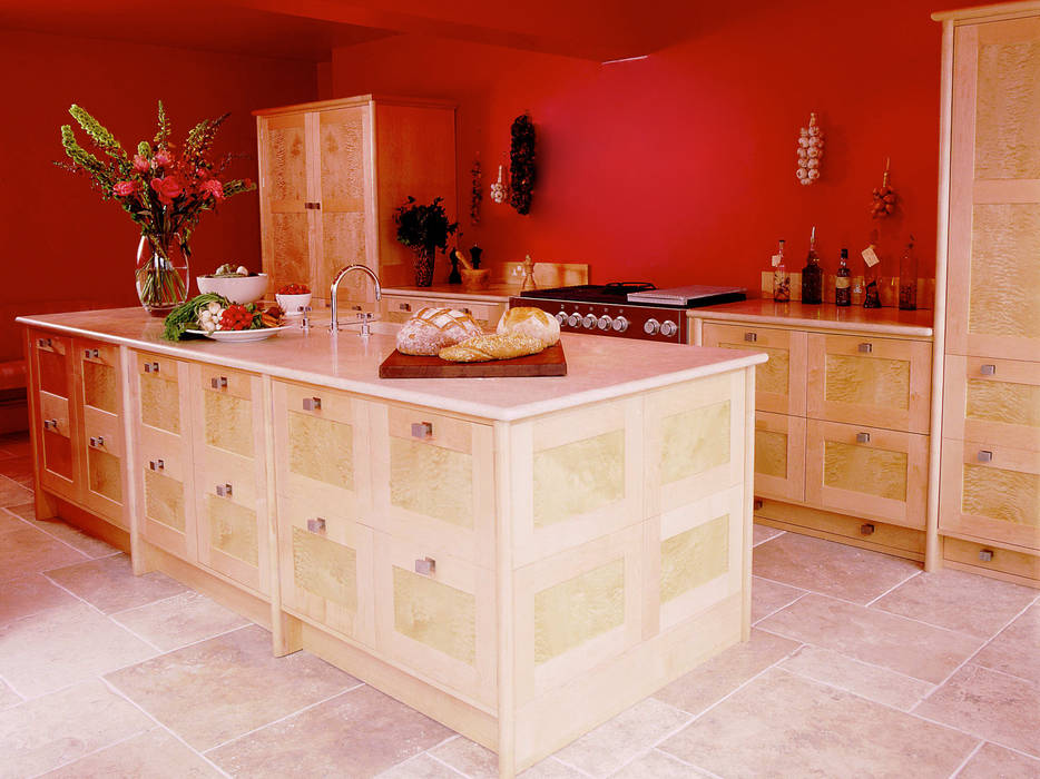 Quilted Maple Kitchen with Red Wall designed and made by Tim Wood Tim Wood Limited Modern Kitchen Cabinets & shelves