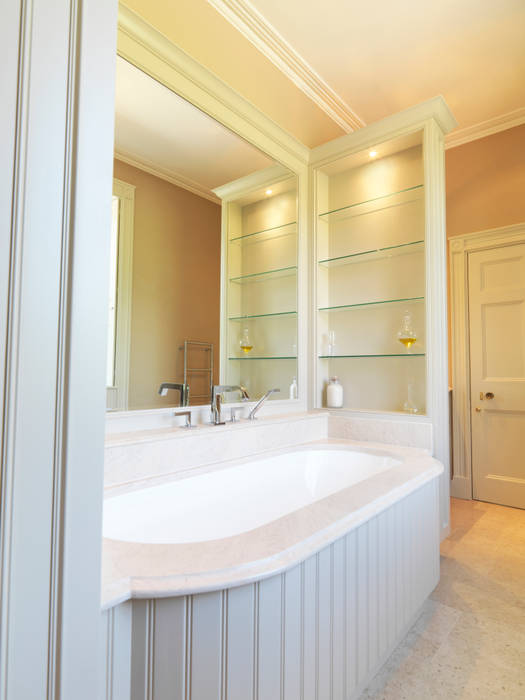 Near Bath, Somerset Guest Bathroom designed and made by Tim Wood Tim Wood Limited Salle de bain classique