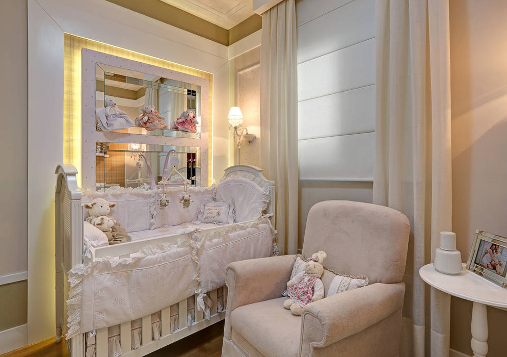 QUARTO DE BEBE, Fernanda Marchette Arquitetura Fernanda Marchette Arquitetura Classic style nursery/kids room