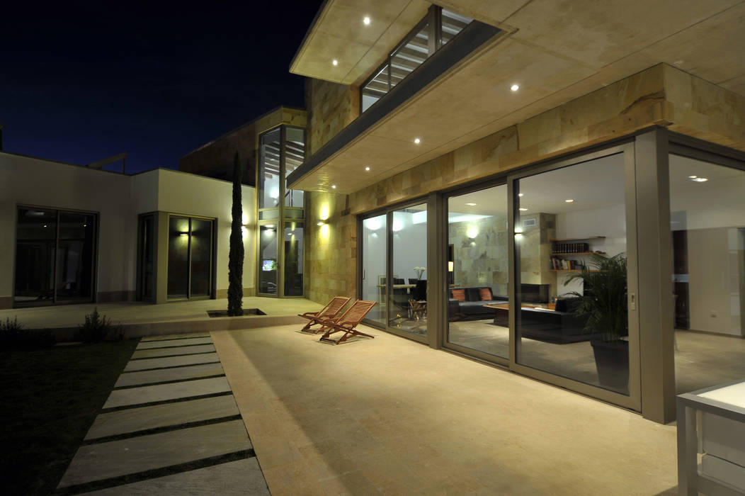 PORTICUS. Érase una vivienda a un porche pegada., Chiarri arquitectura Chiarri arquitectura Casas modernas