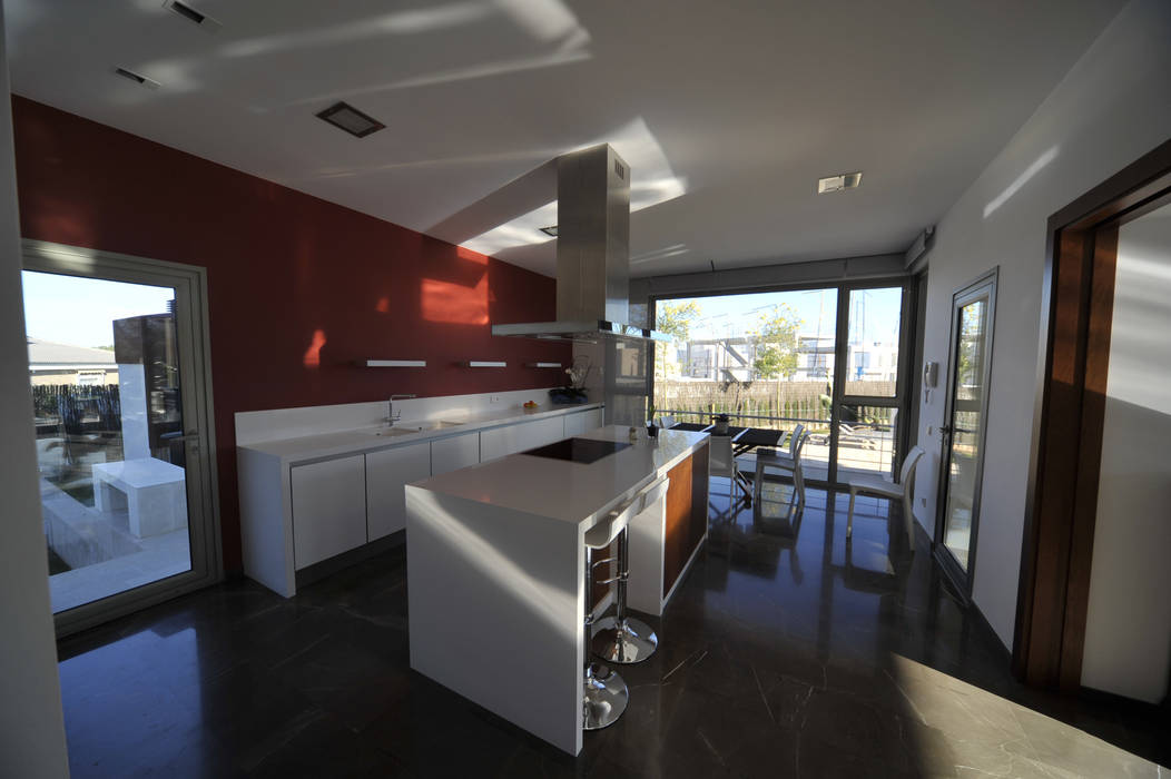 PORTICUS. Érase una vivienda a un porche pegada., Chiarri arquitectura Chiarri arquitectura Cucina moderna