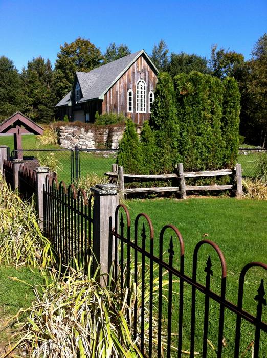 Country Farmhouse Exterior Kathryn Osborne Design Inc. Maisons originales