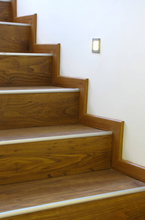 Detalle de Escaleras homify Pasillos, vestíbulos y escaleras modernos