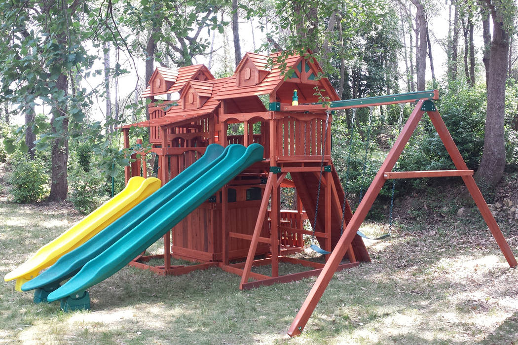 Arden Climbing Frame Swing Set homify Taman Klasik