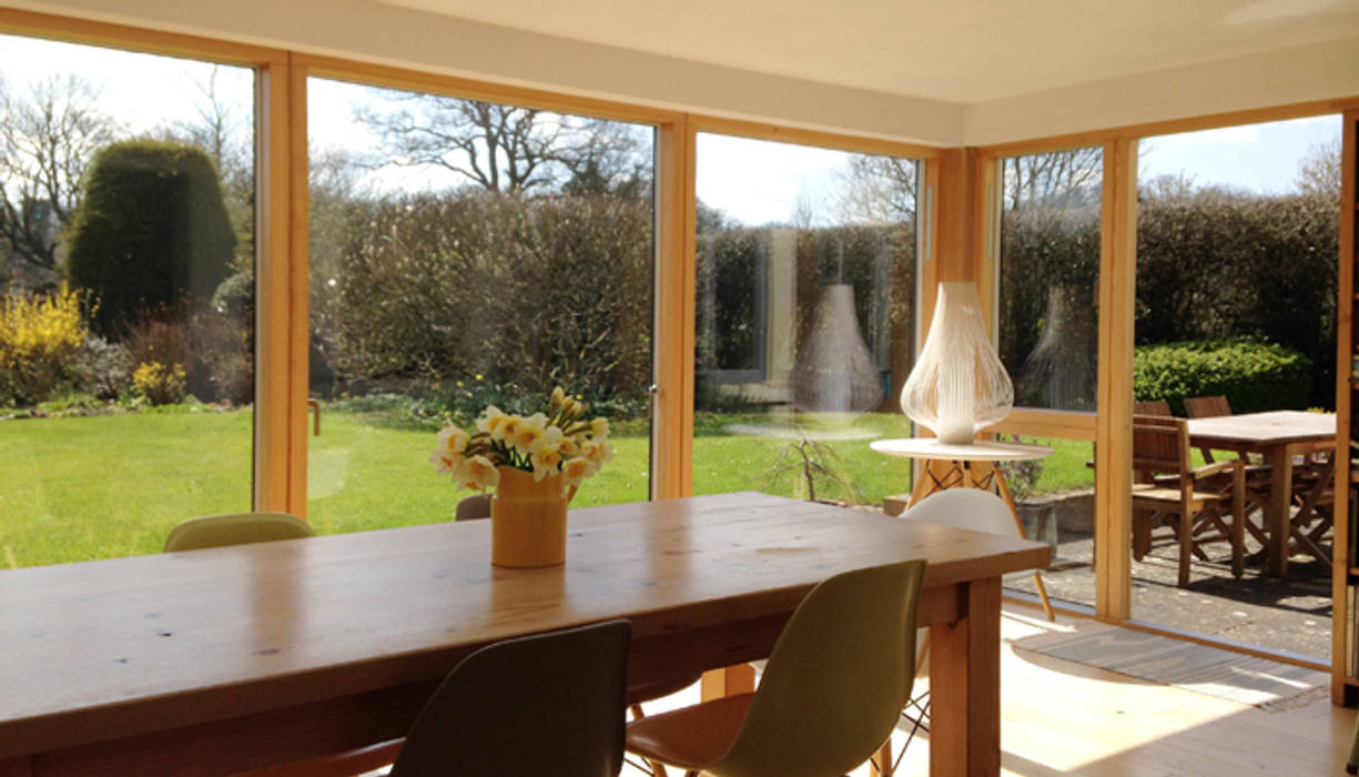 New glazed garden dining room Hetreed Ross Architects モダンデザインの ダイニング