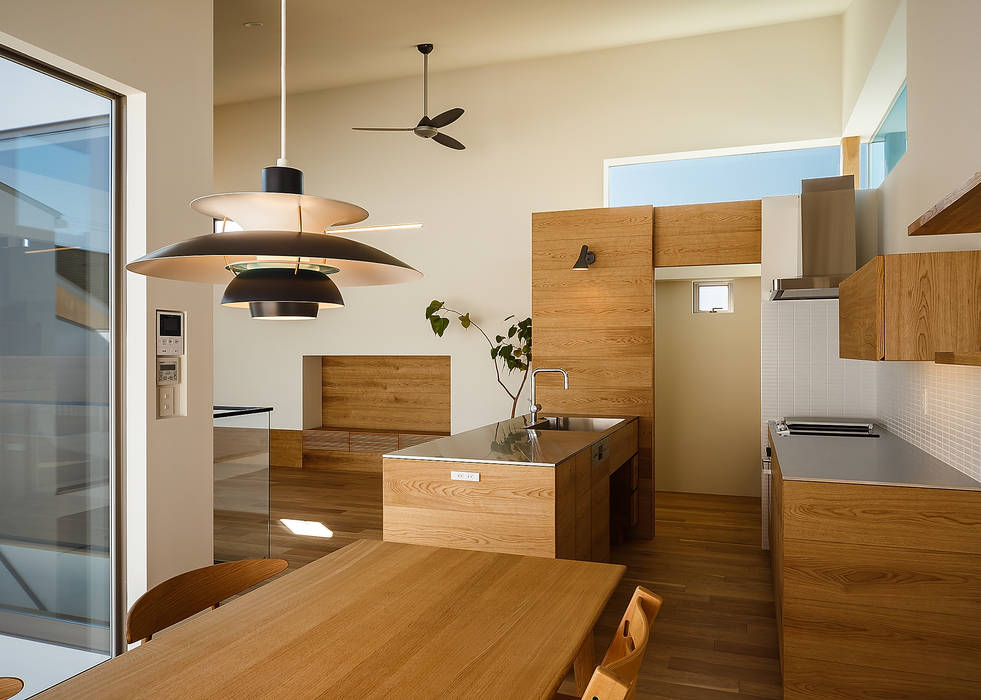 wrap 一級建築士事務所haus 北欧デザインの キッチン