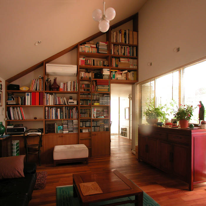 ミモザの木から発想した家, ユミラ建築設計室 ユミラ建築設計室 Salon moderne