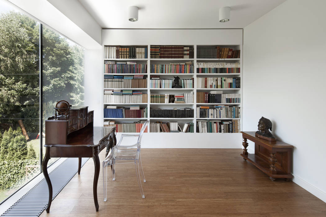 PERFORATED HOUSE INTERIOR, KLUJ ARCHITEKCI KLUJ ARCHITEKCI Oficinas y bibliotecas de estilo moderno