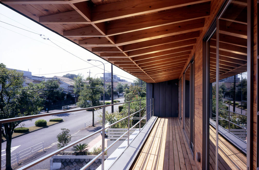 板倉の家, HAN環境・建築設計事務所 HAN環境・建築設計事務所 露臺 木頭 Wood effect