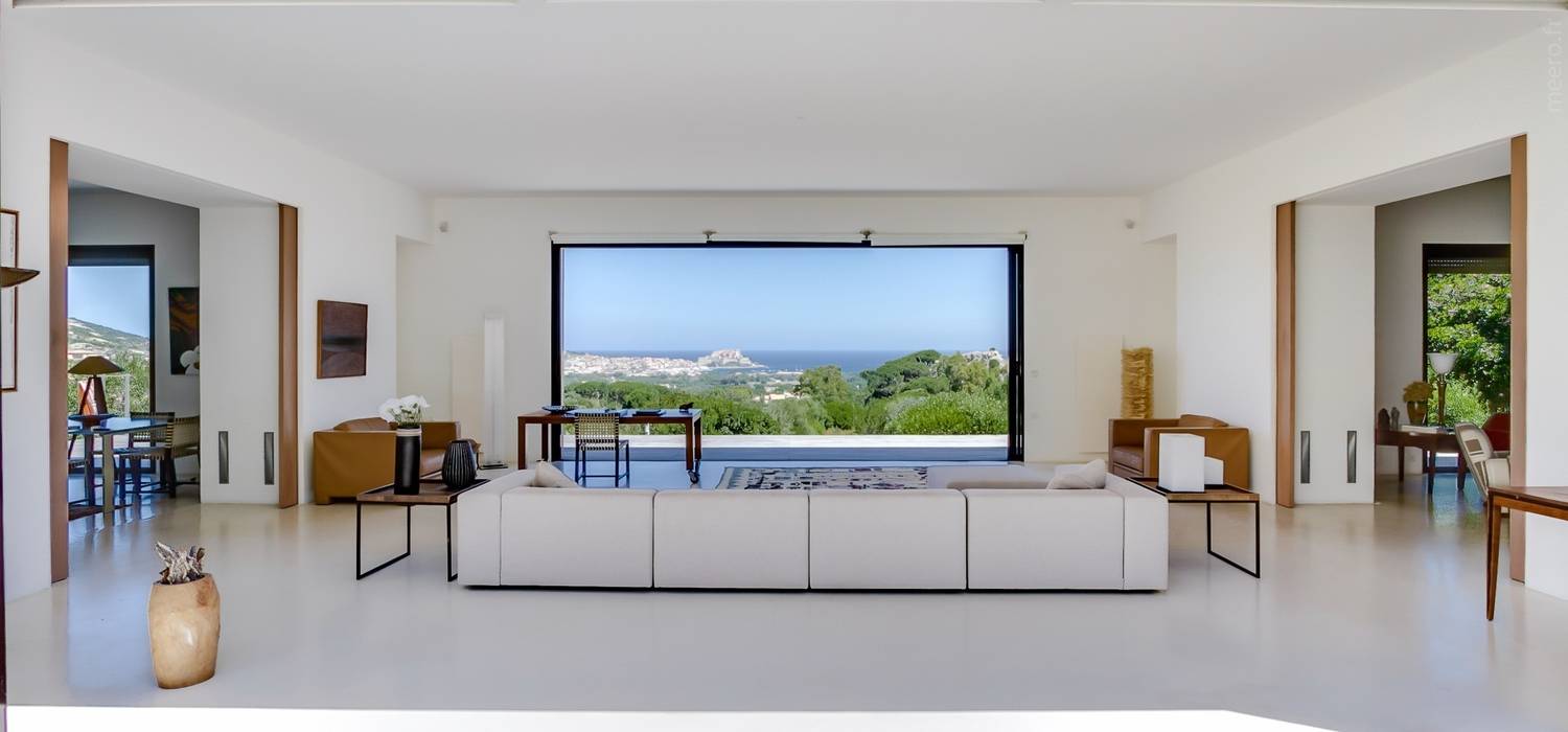 Maison à Calvi, Corse, Meero Meero Mediterranean style living room
