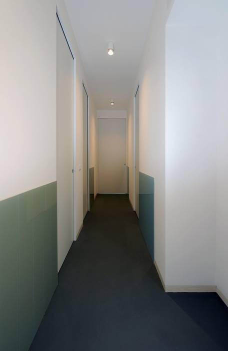 CAS/AL/PALOCCO [2012], na3 - studio di architettura na3 - studio di architettura Couloir, entrée, escaliers modernes Verre