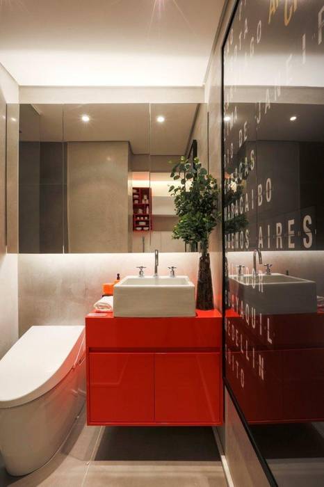 homify Modern bathroom