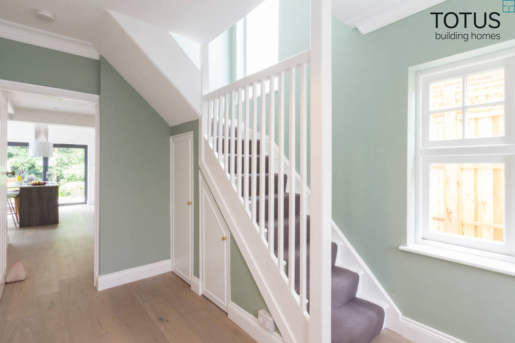 New life for a 1920s home - extension and full renovation, Thames Ditton, Surrey, TOTUS TOTUS Modern corridor, hallway & stairs