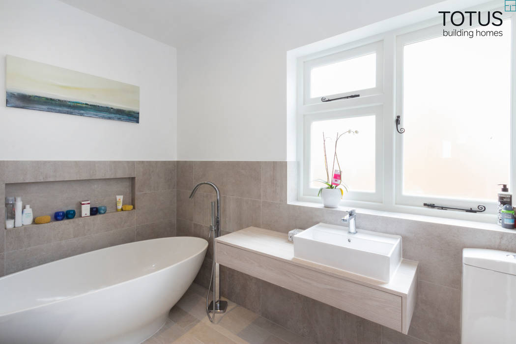 New life for a 1920s home - extension and full renovation, Thames Ditton, Surrey, TOTUS TOTUS Modern bathroom