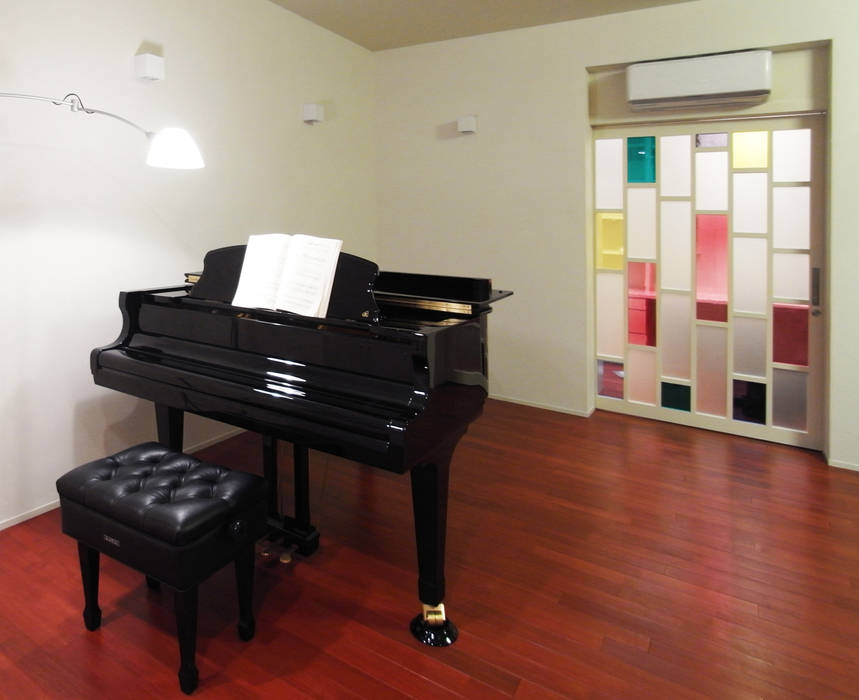 音楽家の家「Casa Felice」 ユミラ建築設計室 モダンデザインの 多目的室