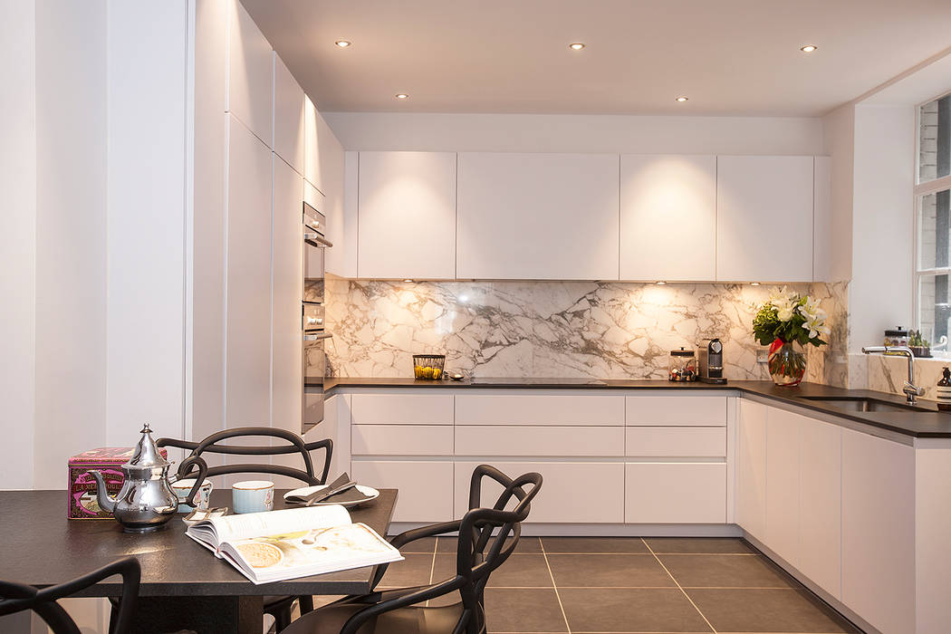 Kensington Church Street Kitchen - After SWM Interiors & Sourcing Ltd Cocinas modernas: Ideas, imágenes y decoración