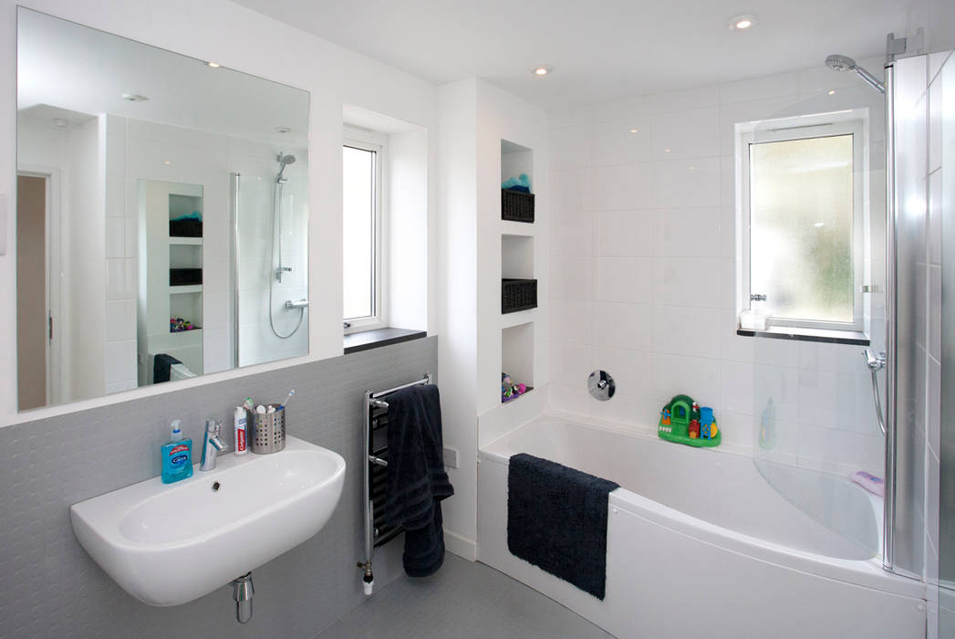 Contemporary Home, Bude, Cornwall homify Ванная комната в стиле модерн
