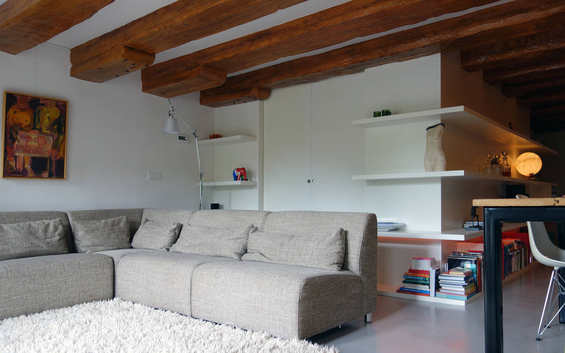 Loft amsterdam minimalistische woonkamers van de ontwerpdivisie