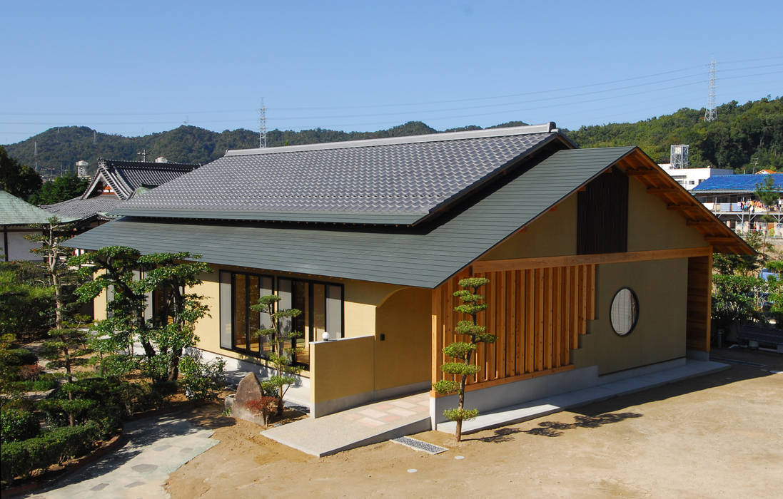 温品の家, エルイーオー設計室 エルイーオー設計室 日本家屋・アジアの家 空,植物,建物,窓,ドア,家,木,土地区画,コテージ,木