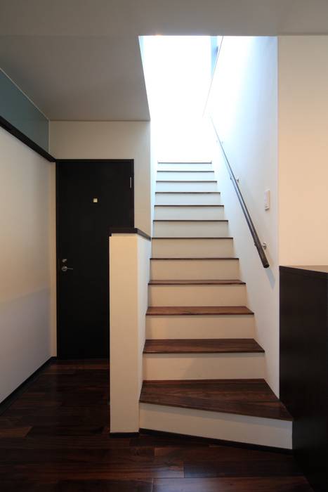 階段室（１階） ＭＡ設計室 モダンスタイルの 玄関&廊下&階段