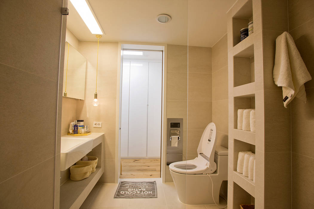 homify Modern Banyo