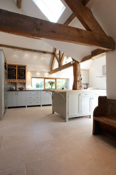 Buscot limestone in a seasoned finish from Artisans of Devizes Artisans of Devizes Country style walls & floors