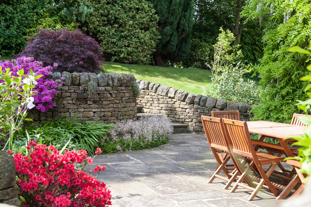 Retaining walls and steps Barnes Walker Ltd Rustic style garden
