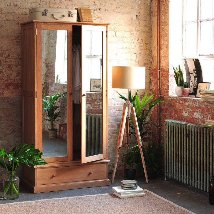 Appleby Oak Double Wardrobe with Mirrors The Cotswold Company Dormitorios de estilo rural Armarios y cómodas