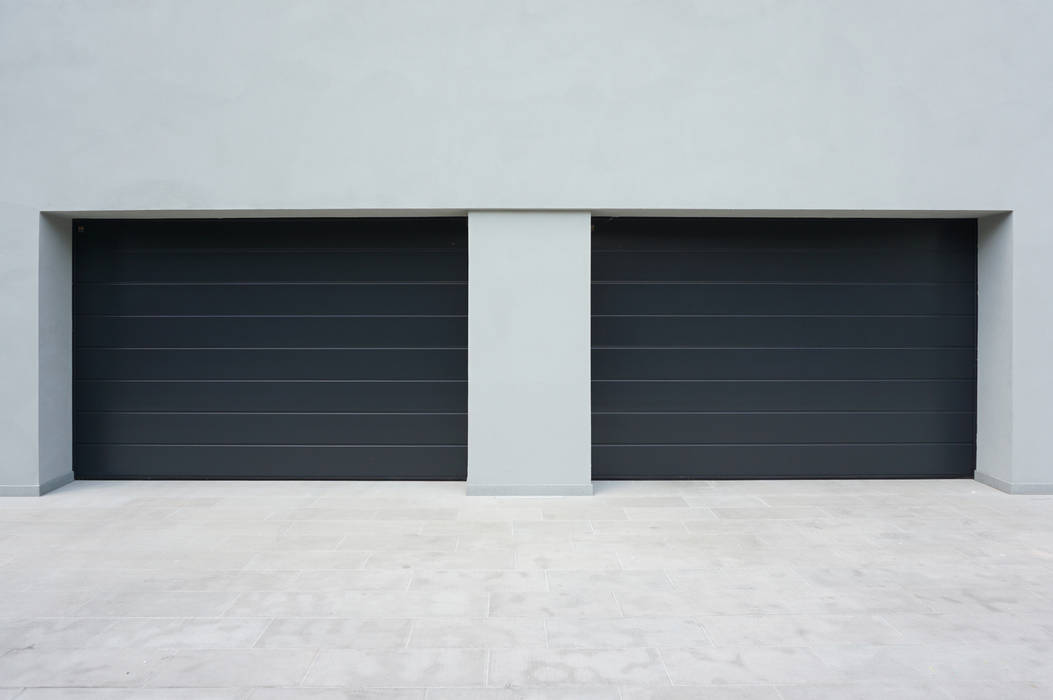 Accessi garage Plus Concept Studio Case in stile minimalista Porta,Rettangolo,Manto stradale,Esterno automobilistico,Di legno,Edificio,Asfalto,Box auto,Finestra,Ombra