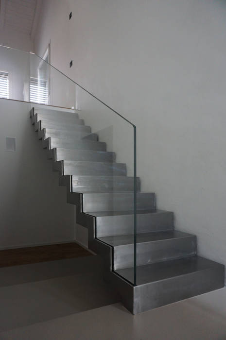 BCHouse_Villa privata, Plus Concept Studio Plus Concept Studio Escaleras Escaleras