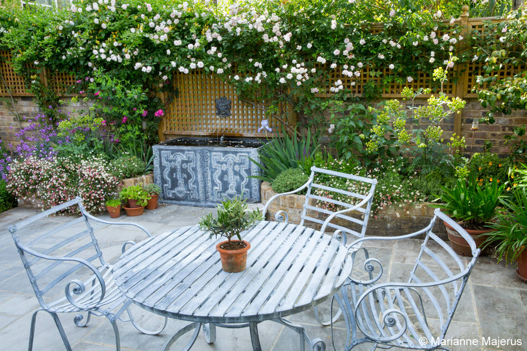 Terraced Courtyard Garden Design homify Classic style gardens