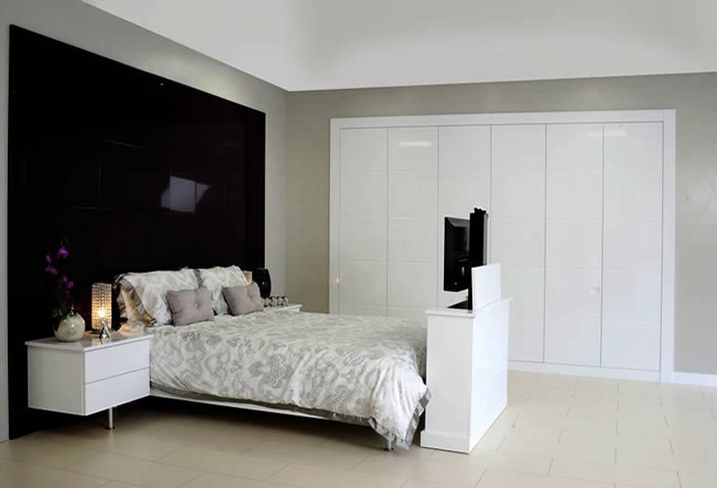 Tuscany Fitted Bedroom Furniture homify Modern style bedroom minimalist,gloss,panelled,white,Wardrobes & closets