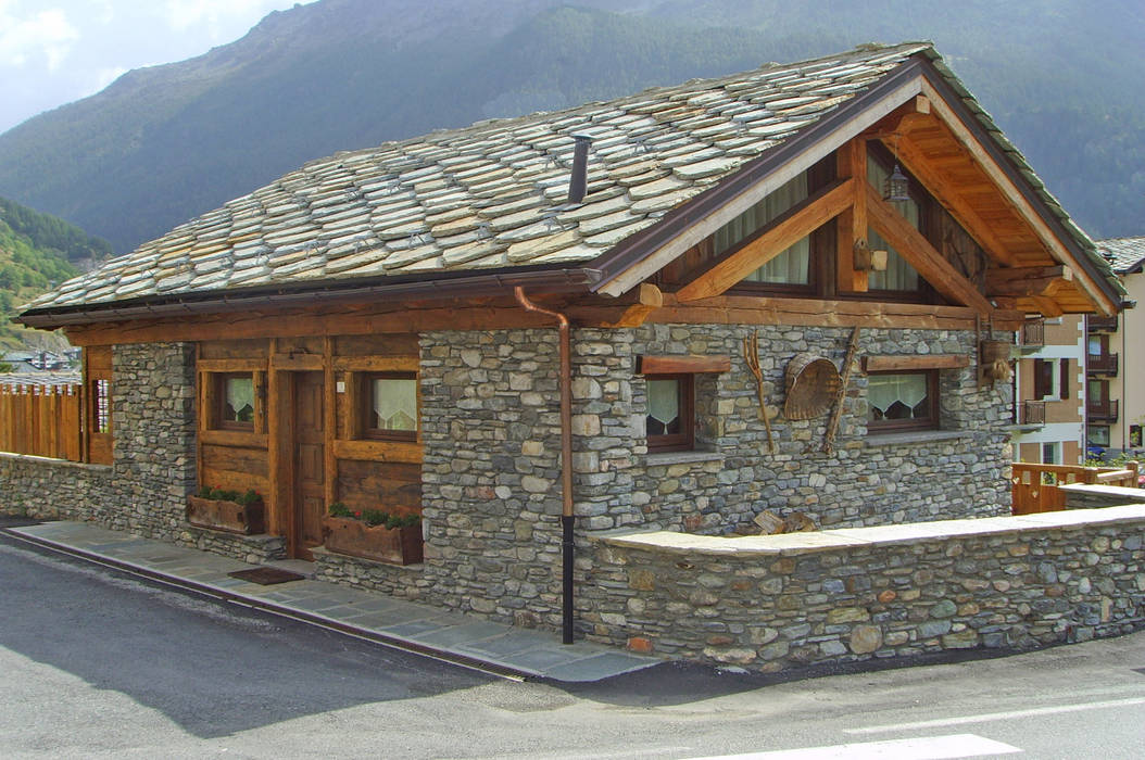 Villa in stile rurale a La Thuile (AO), Eddy Cretaz Architetttura Eddy Cretaz Architetttura Rustic style house