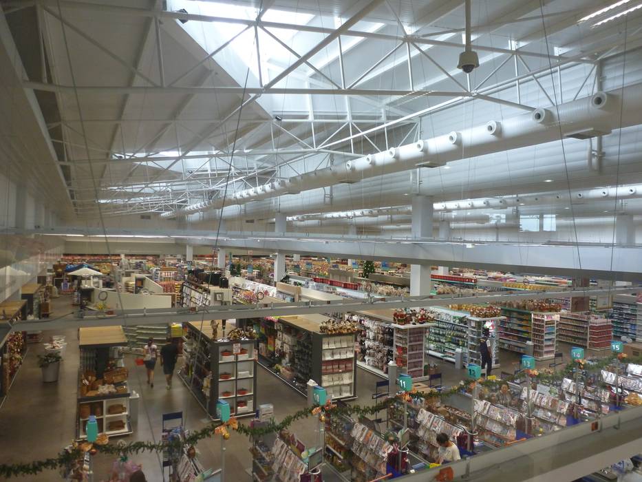 Vista parcial do hipermercado. Douglas Piccolo Arquitetura e Planejamento Visual LTDA. Espaços comerciais Lojas e imóveis comerciais