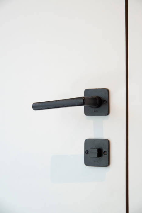 Ph1920/50Q lever handle in dark iron & Privacy turn toilet square in dark iron Dauby Modern Banyo Tuvaletler