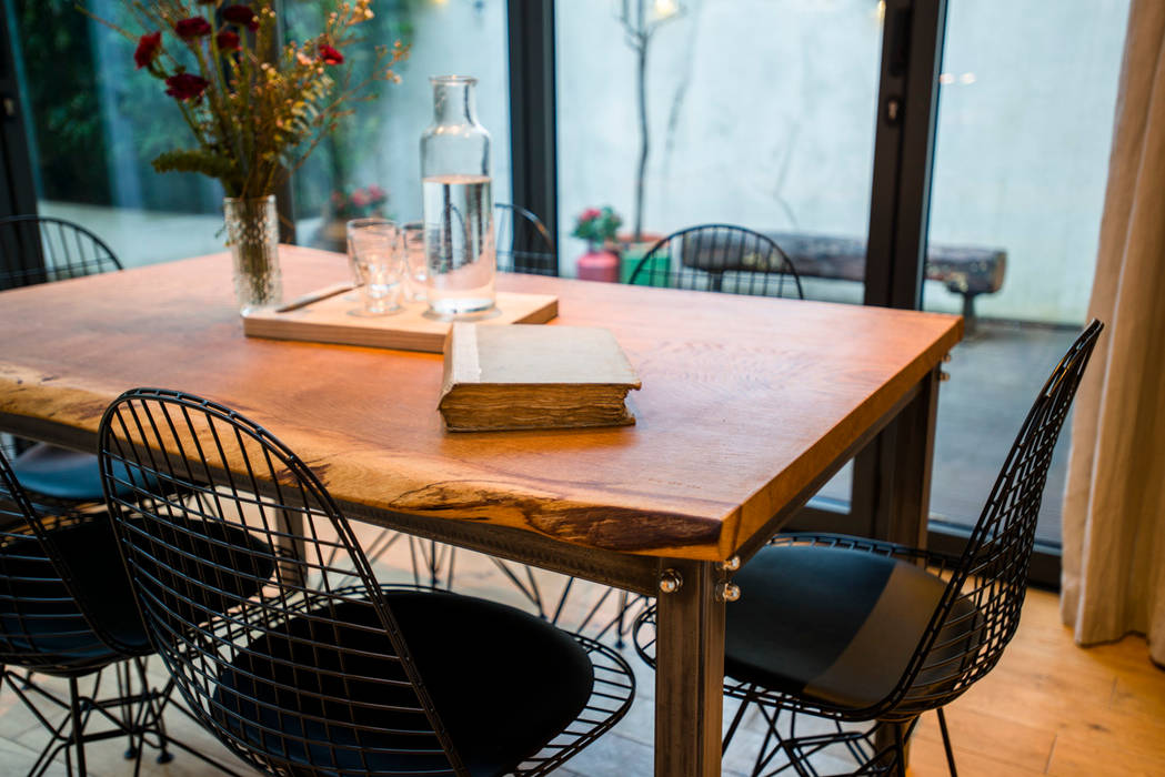 English Oak Slab Table, One Off Oak Limited One Off Oak Limited Salas de jantar clássicas Mesas