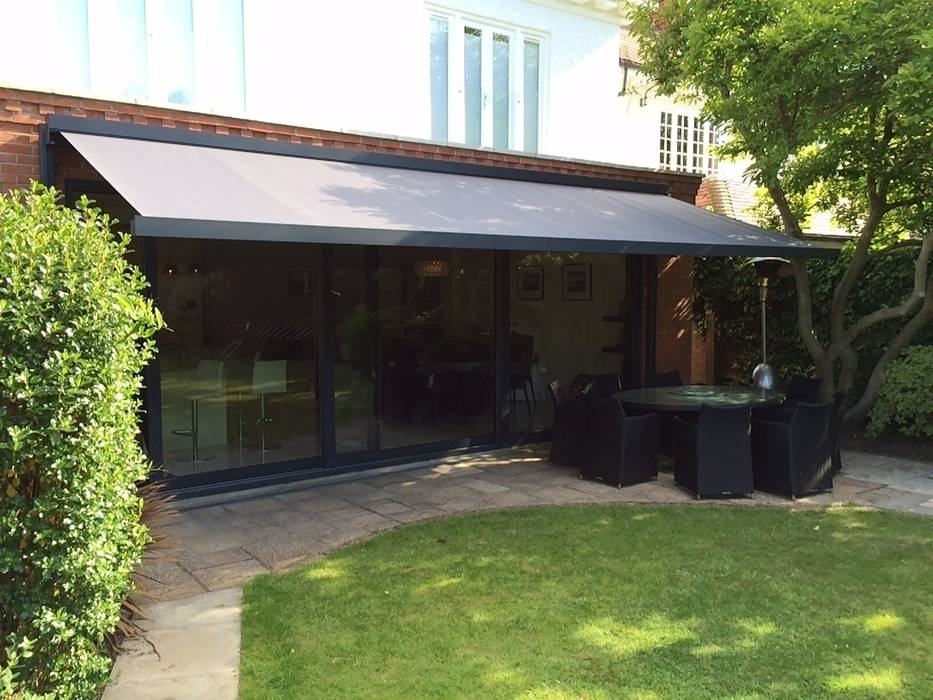 Patio Awning Installation in London. homify Modern style balcony, porch & terrace patio,awning,terrace,canopy,garden,alfresco,shading