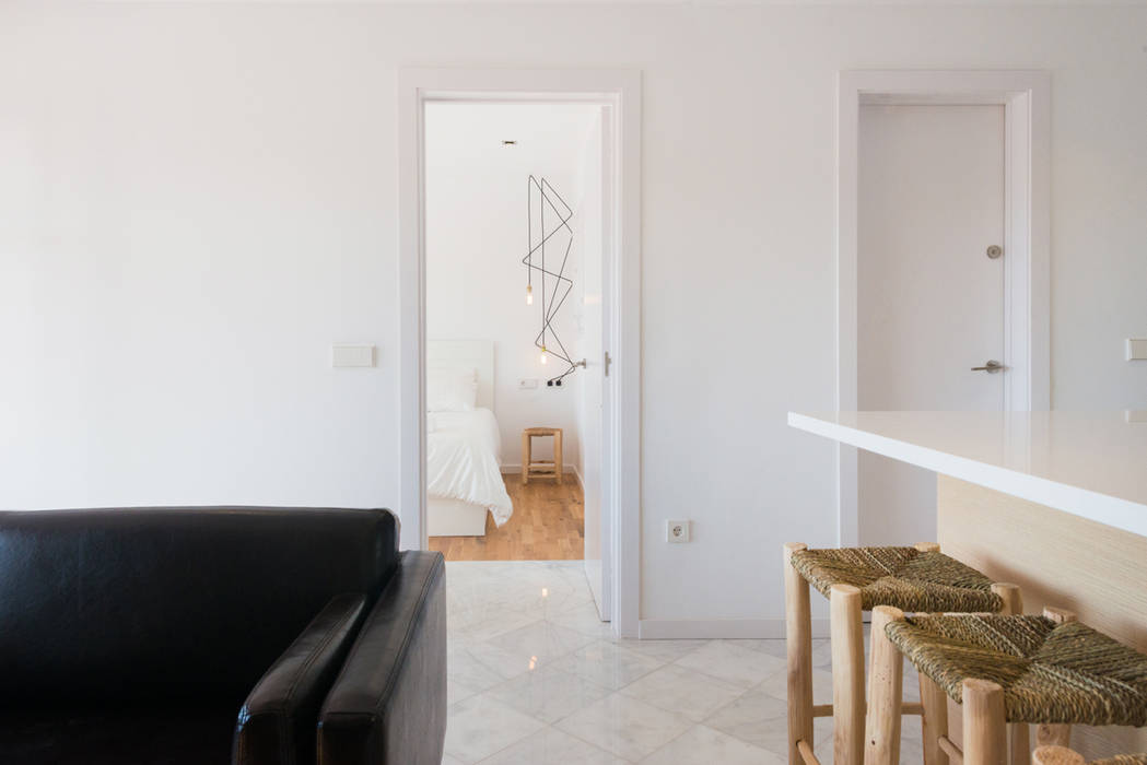 ATICO EN BLANES, LF24 Arquitectura Interiorismo LF24 Arquitectura Interiorismo 모던스타일 거실