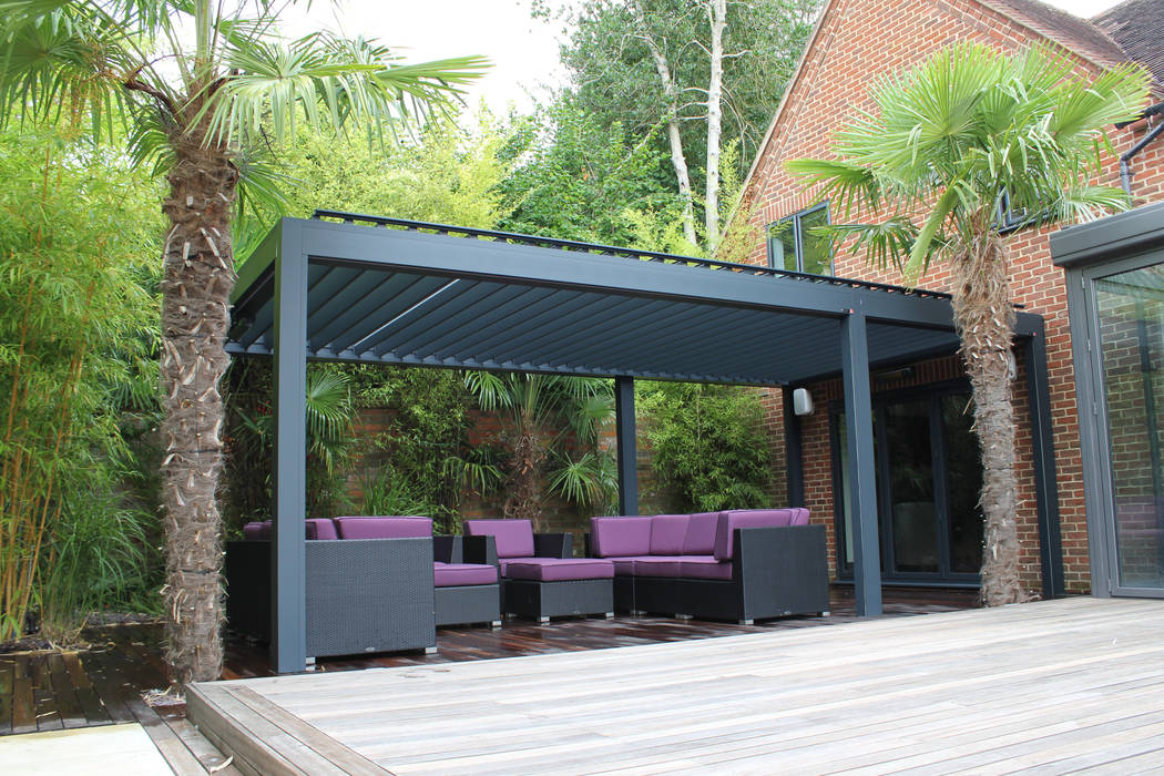 Outdoor Living Pod, Louvered Roof Patio Canopy Installation in Reading. homify Taman Modern outdoor living pod,louvered,roof,patio,terrace,canopy,garden,room