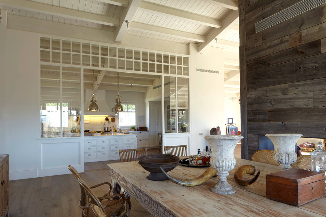 Toma desde el comedor DEULONDER arquitectura domestica Cocinas de estilo moderno