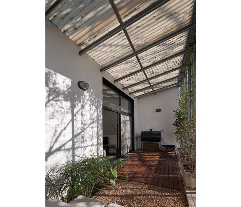 Casa Silvia y Omar, IR arquitectura IR arquitectura Jardines de estilo moderno