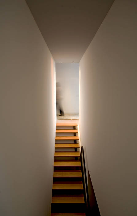 Casa de Moleiros, GRAU.ZERO Arquitectura GRAU.ZERO Arquitectura Corredores, halls e escadas modernos Madeira maciça Multicolor