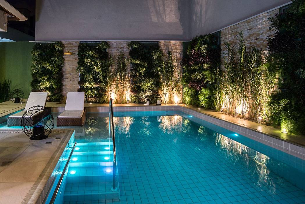 Residência Interlagos Nadia Takatama arquitetura e interiores Piscinas modernas piscina,jardim vertical,arquitetura,decoração,iluminação,espaço gourmet