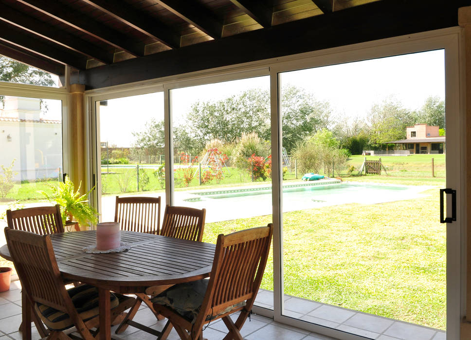 Casa Estilo Clásica en Luján, Opra Nova - Arquitectos - Buenos Aires - Zona Oeste Opra Nova - Arquitectos - Buenos Aires - Zona Oeste Salle à manger classique