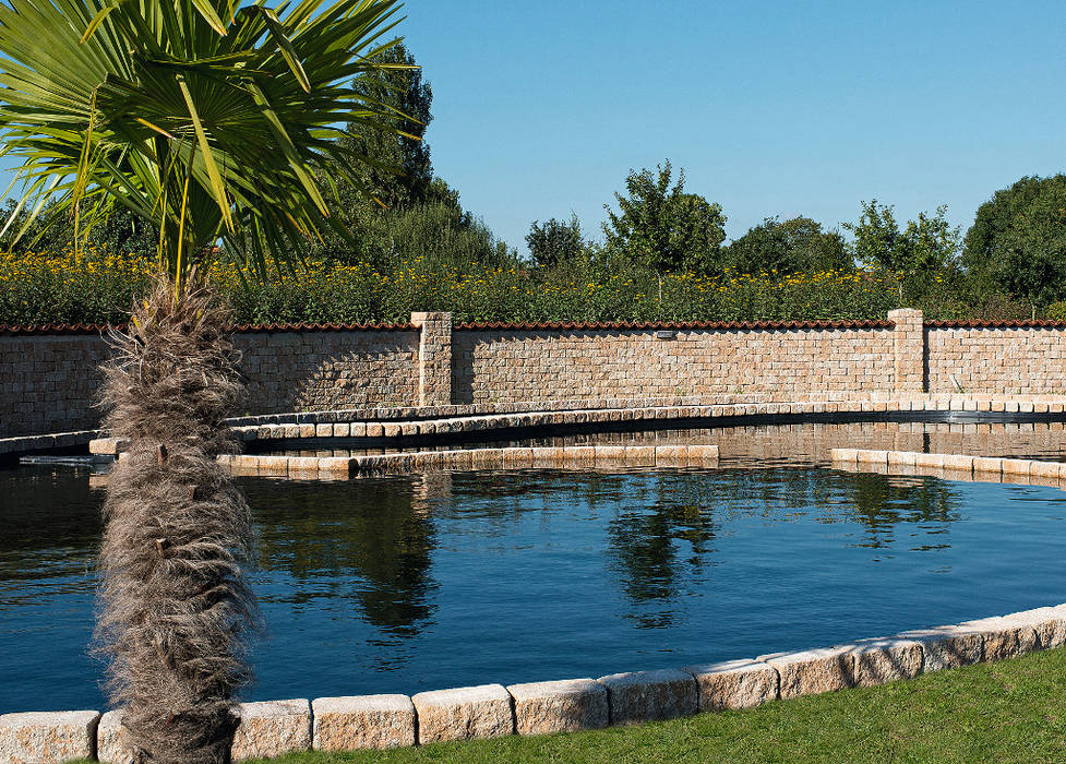 Gartenmauer Und Teichumrandung Mediterraner Garten Von Rimini Baustoffe Gmbh Mediterran Homify