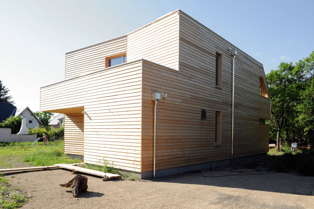 Niedrigstenergie - Einfamilienhaus in Brettstapelbauweise in Bad Vöslau (A), Symbios Architektur Symbios Architektur Casas modernas: Ideas, imágenes y decoración Madera Acabado en madera