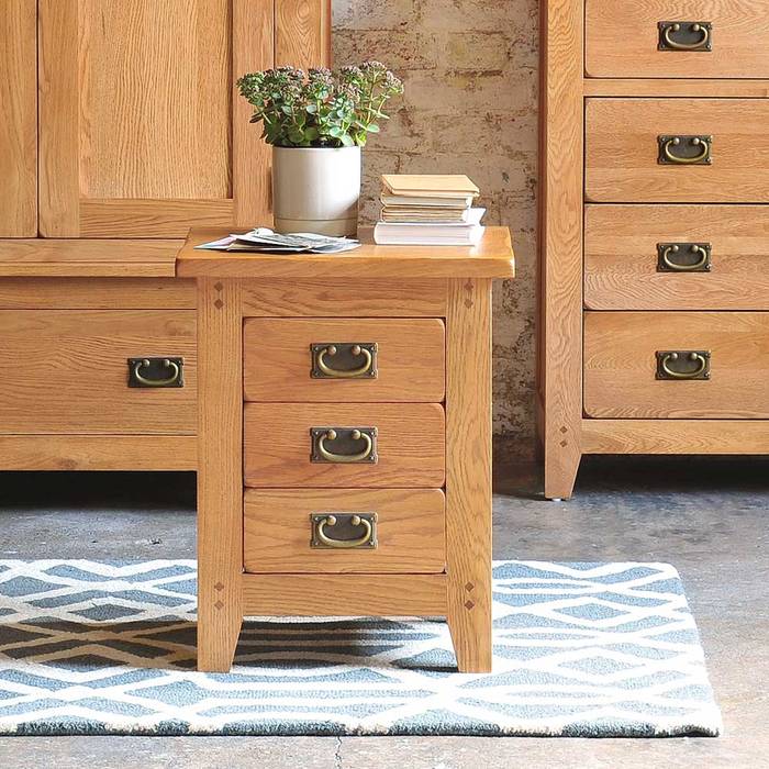 Oakland 3 Drawer Bedside Cabinet The Cotswold Company Phòng ngủ phong cách đồng quê Gỗ Wood effect
